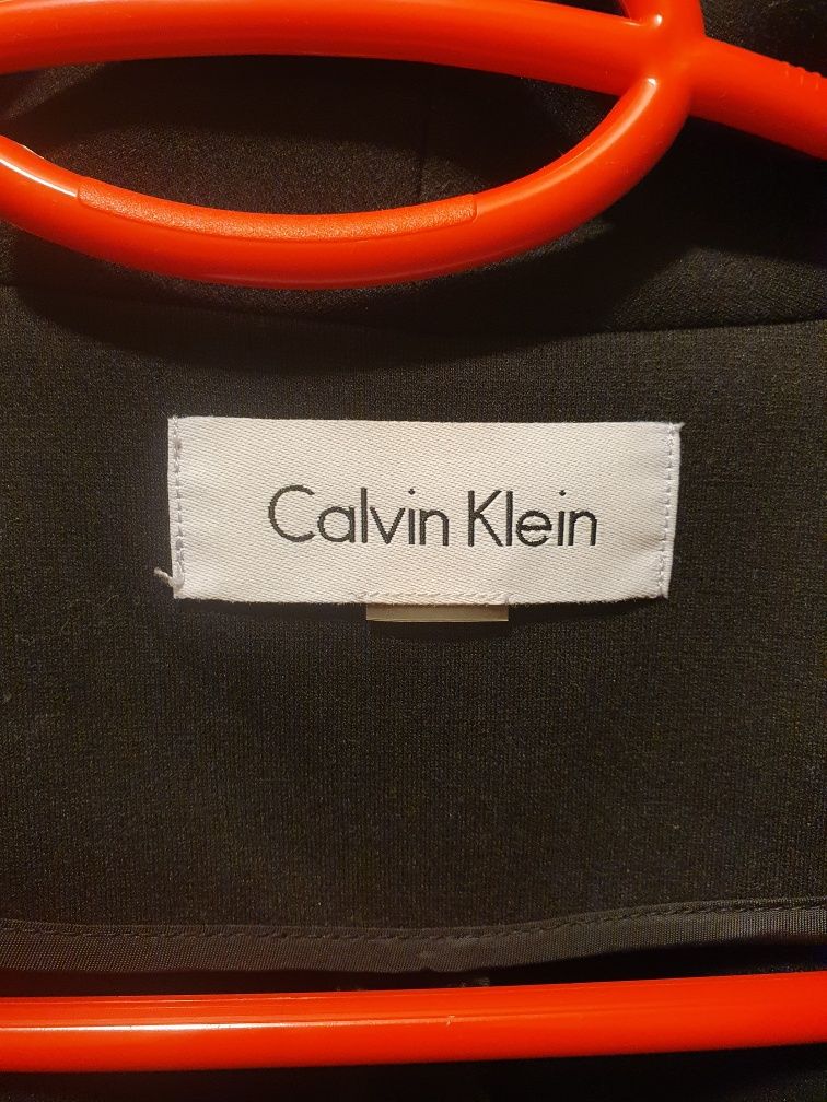 Зимно яке пухенка Zara и сако блейзър Calvin Klein