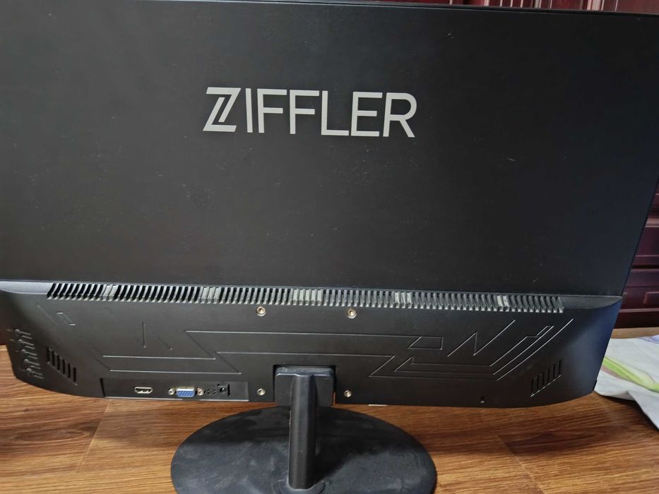 Монитор ZIFFLER 24 дюйма экран полосы