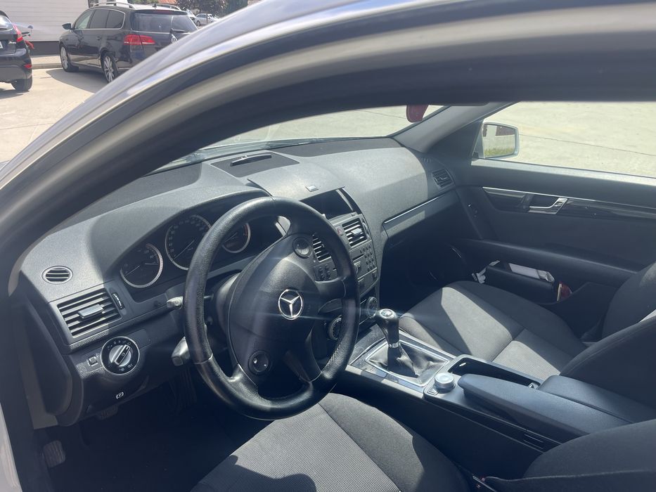Mercedes C 200.