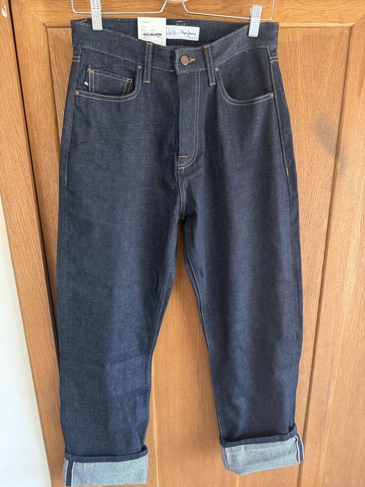 Pepe Jeans прави дънки с висока талия и актуален цвят индиго