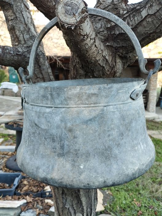 Продавам голямо бакърено менче