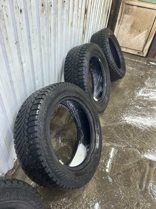 Продам комплект шин зима 18