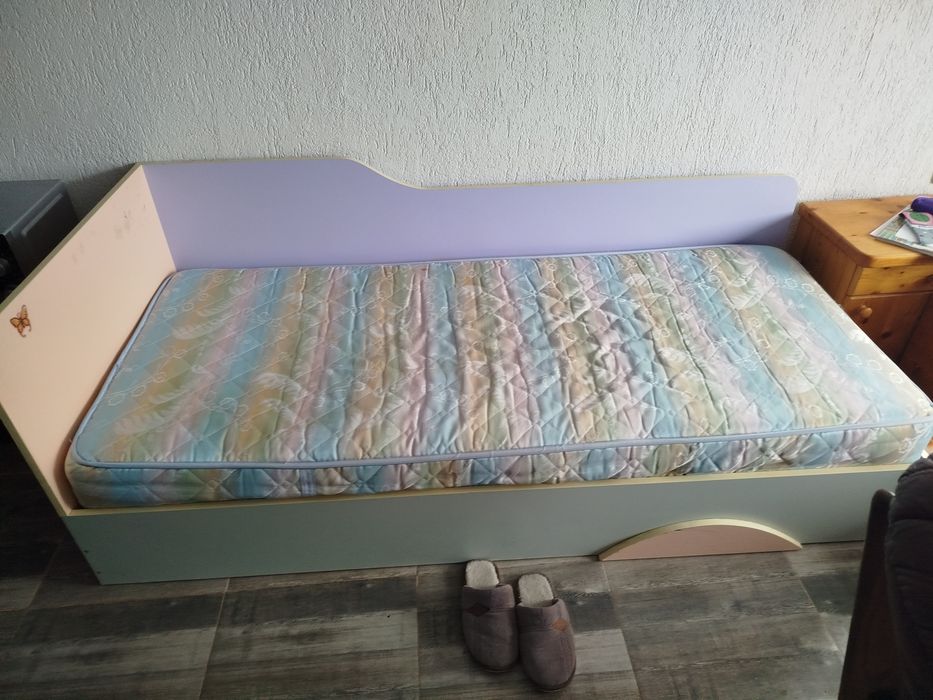 Продавам детско легло