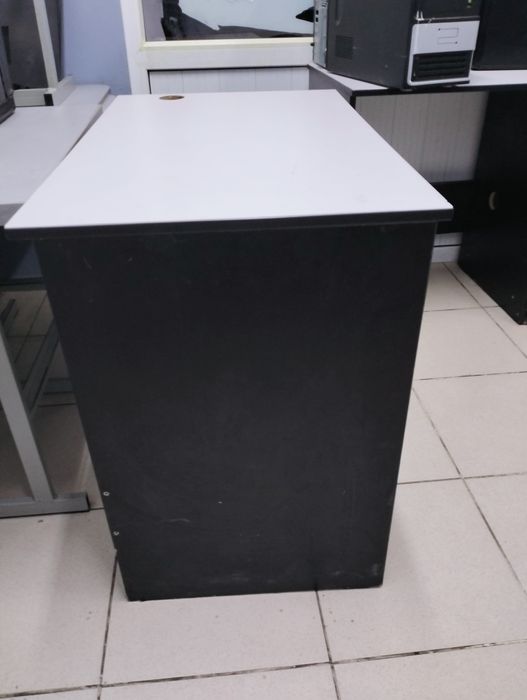 Продам срочно столы