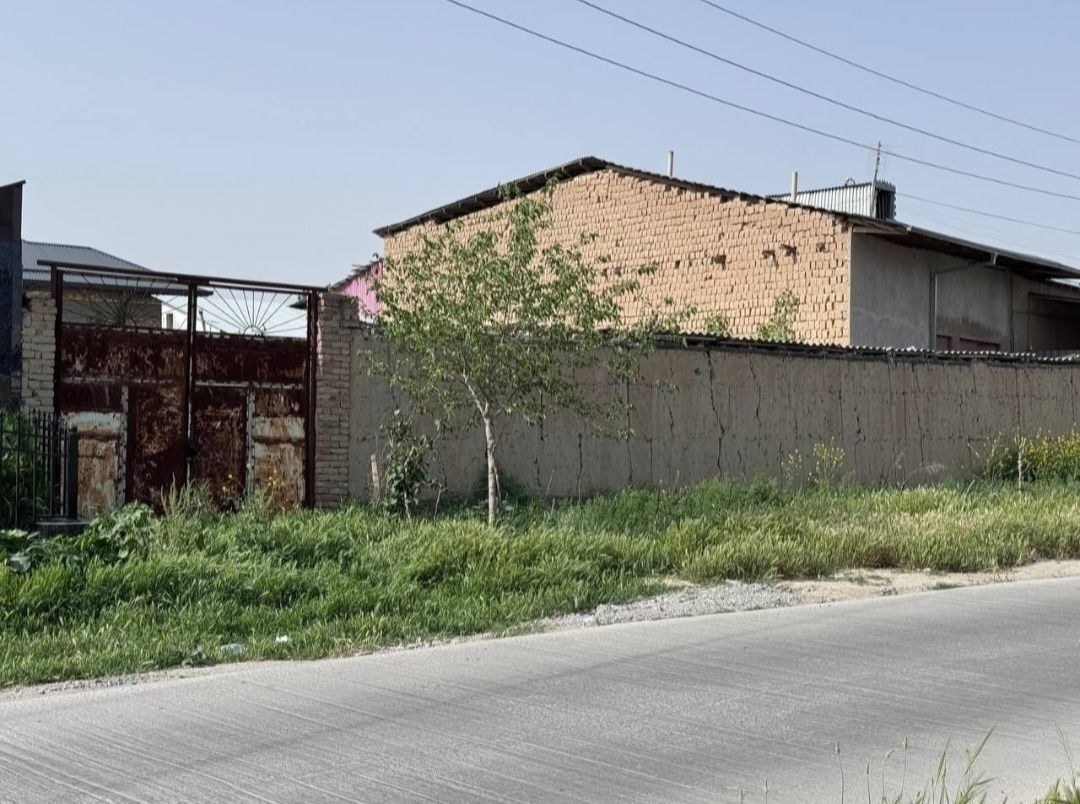 Продаётся участок 6 соток в городе