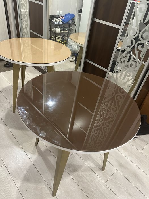 Продам стол диаметр 90