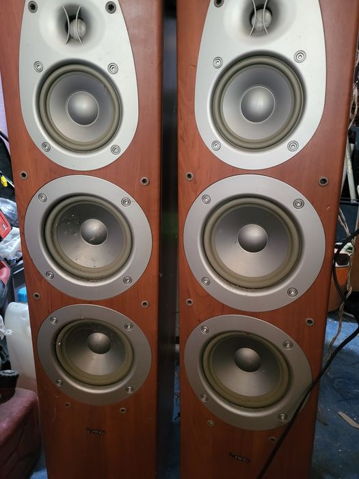 Boxe infinity beta 40 de vanzare si un amplificator karaoke ds 9701.