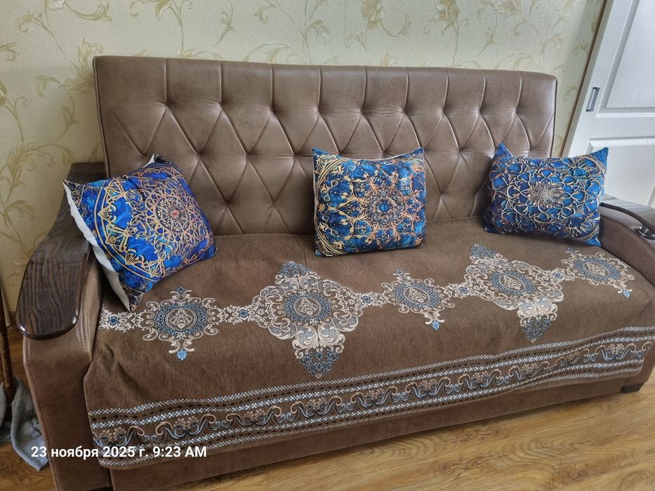 Продам расклодную диван и два кресла