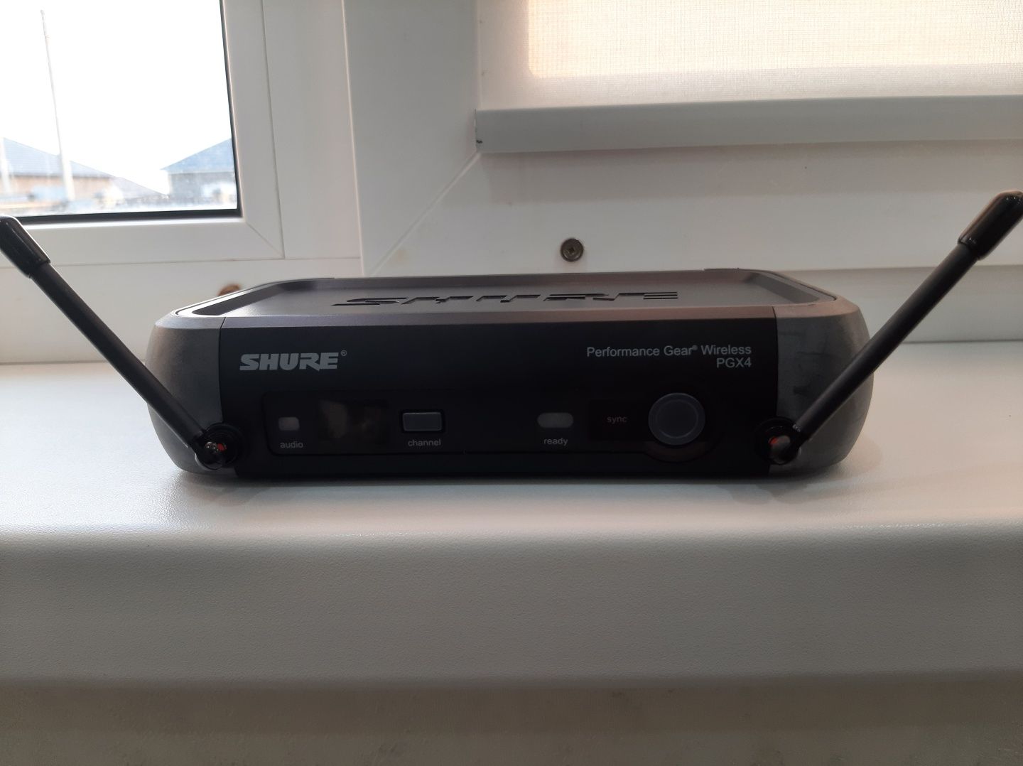 Продаётся радиомикрофон Shure pgx4