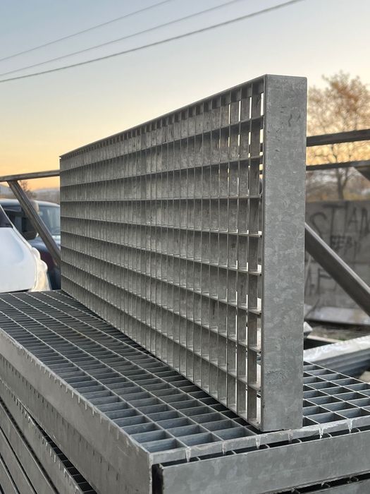 Trepte zincate la comandă – livrare rapidă în toată țara