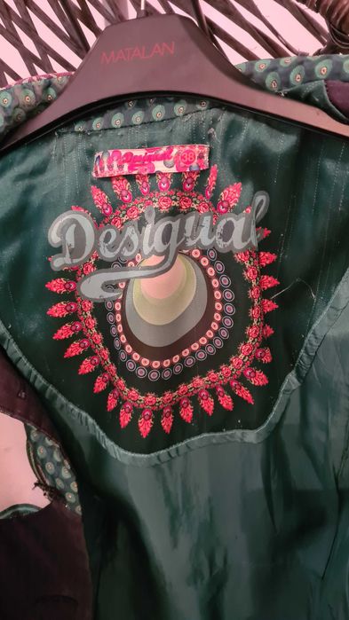 Vand 2 paltoane Desigual