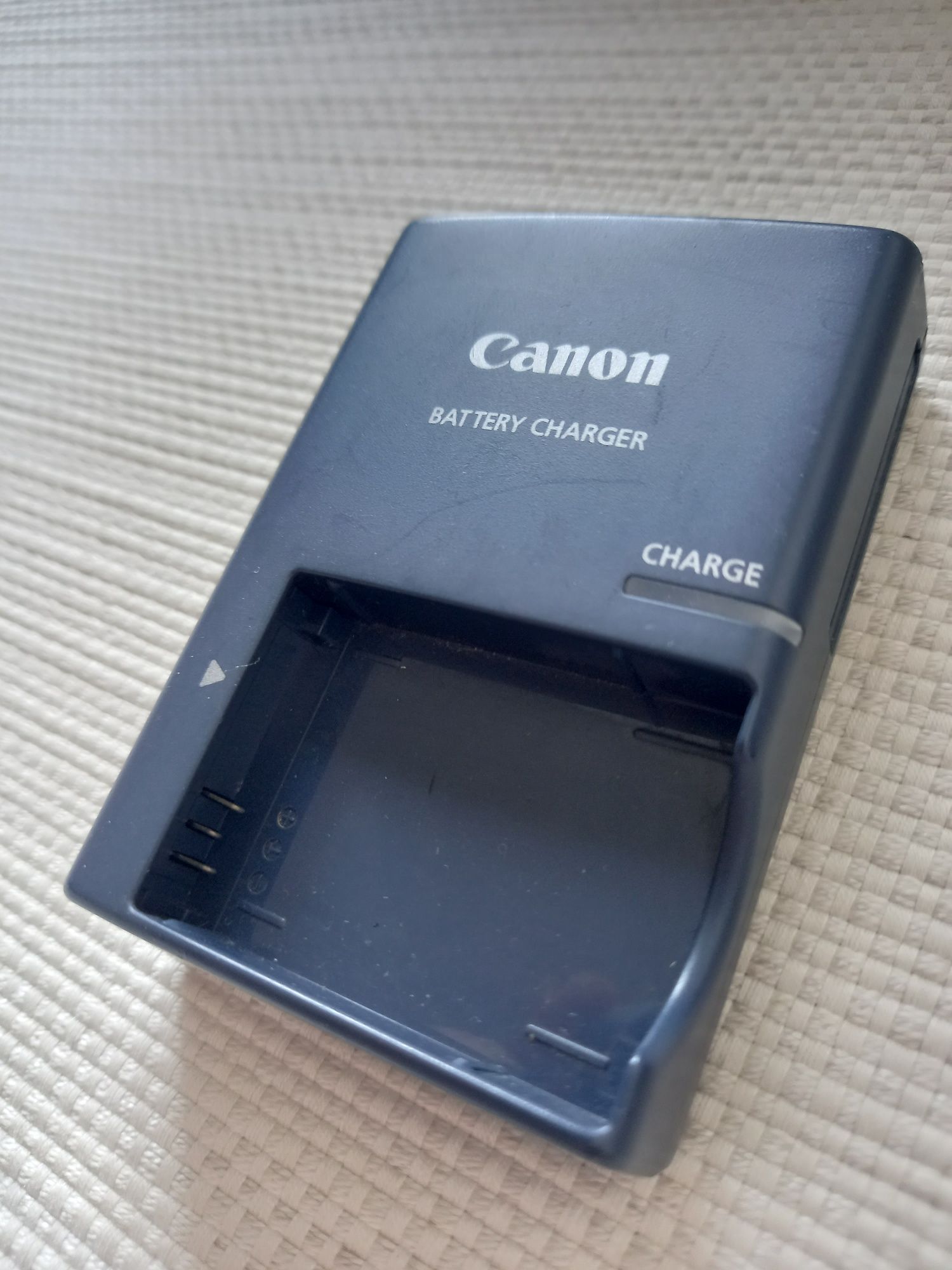 Încărcător baterii Canon CB-2LXE