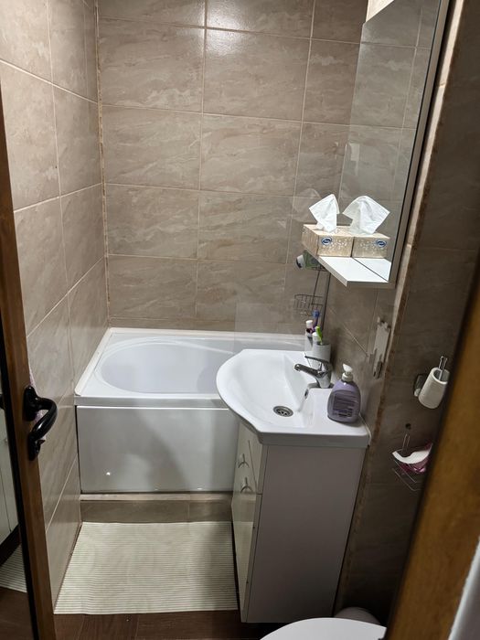 Apartament de vanzare cu 2 camere , decomandat !