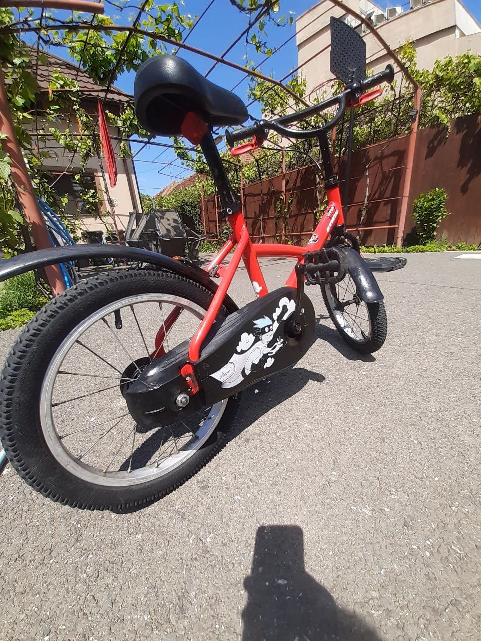 3 biciclete dintre care una ptr.adult bărbat și două ptr. copii.