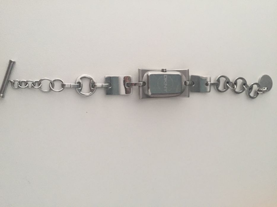 Дамски Часовник DKNY със камъни Swarowski