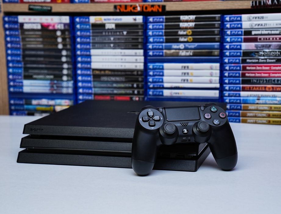 PlayStation 4 , PS 4 cu manete si jocuri
