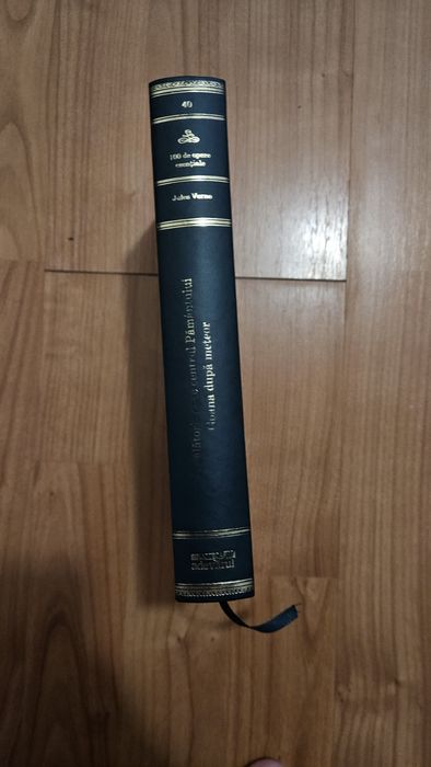 Carte O călătorie spre centrul Pământului scrisă de Jules Verne în ro