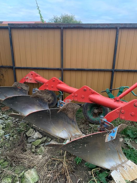 Plug kverneland cu 3, 4 trupite