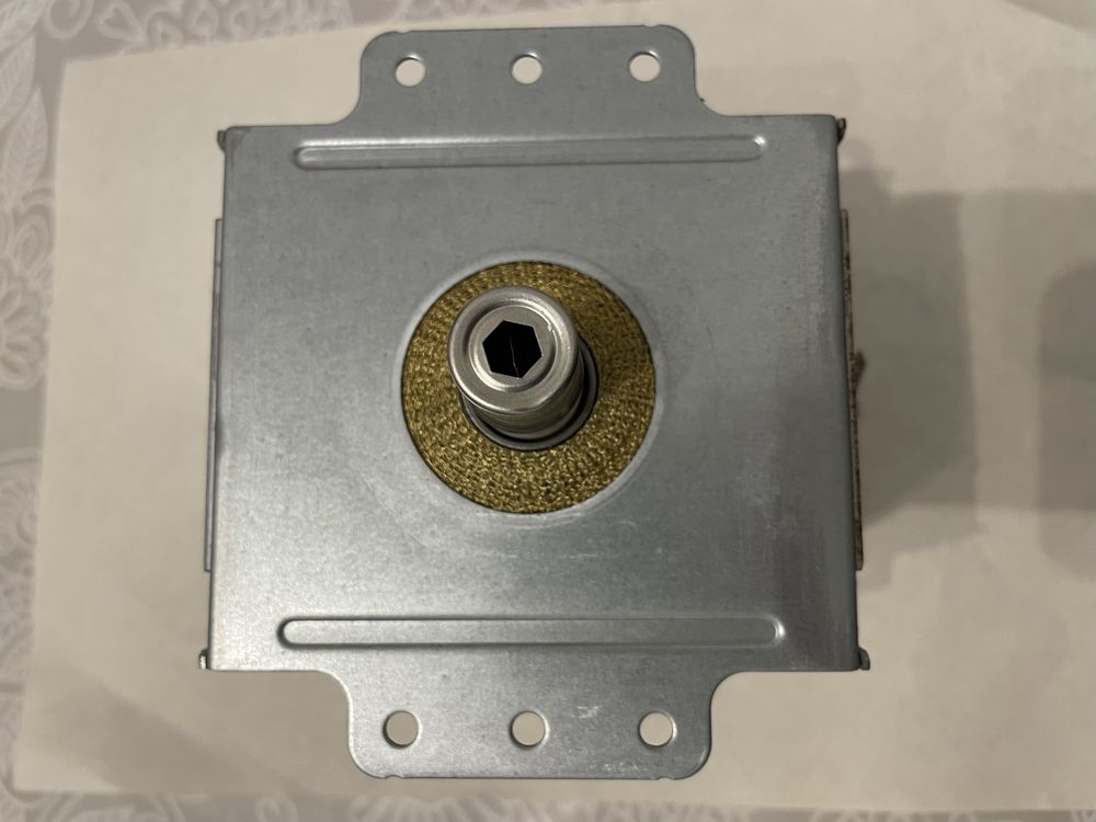 Magnetron cuptor cu microunde