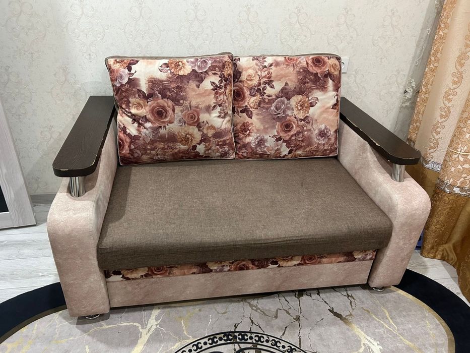Продам диван (торг уместен)