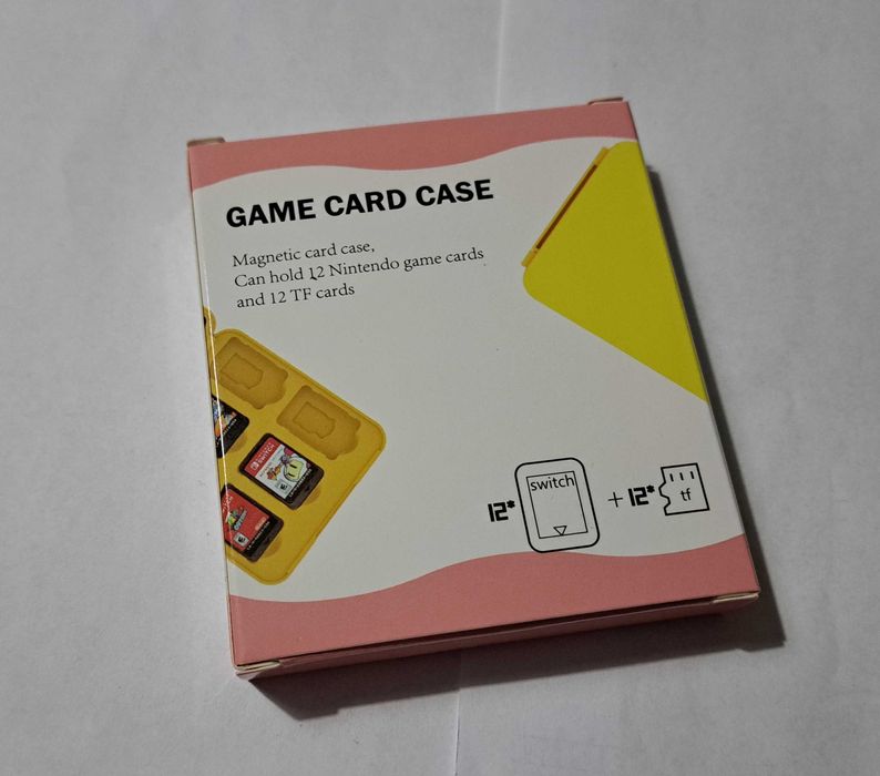 Nintendo калъф (оригинален) и кутия за по 12 игри&мемори карти.