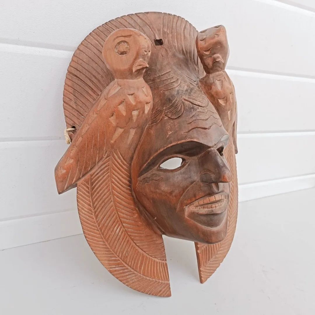Стара Южноафриканска индианска маска от екзотично дърво
Цена 199 лв