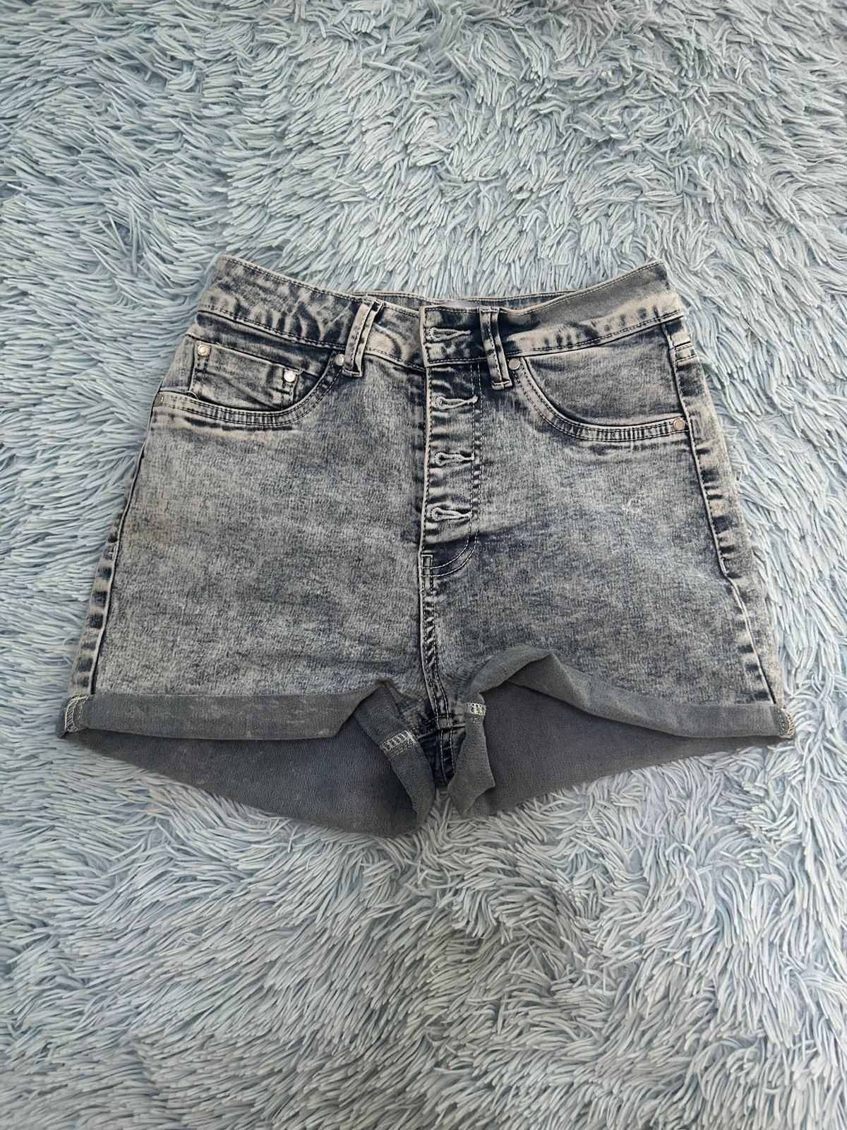 Blugi scurti high waist