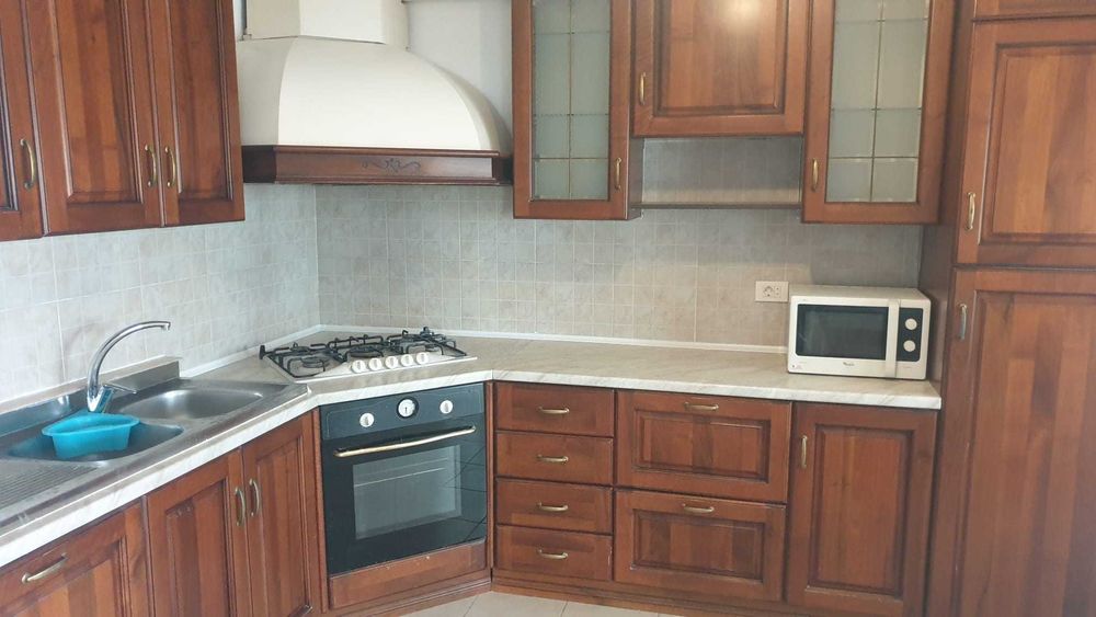 Inchiriez ap 2 camere central