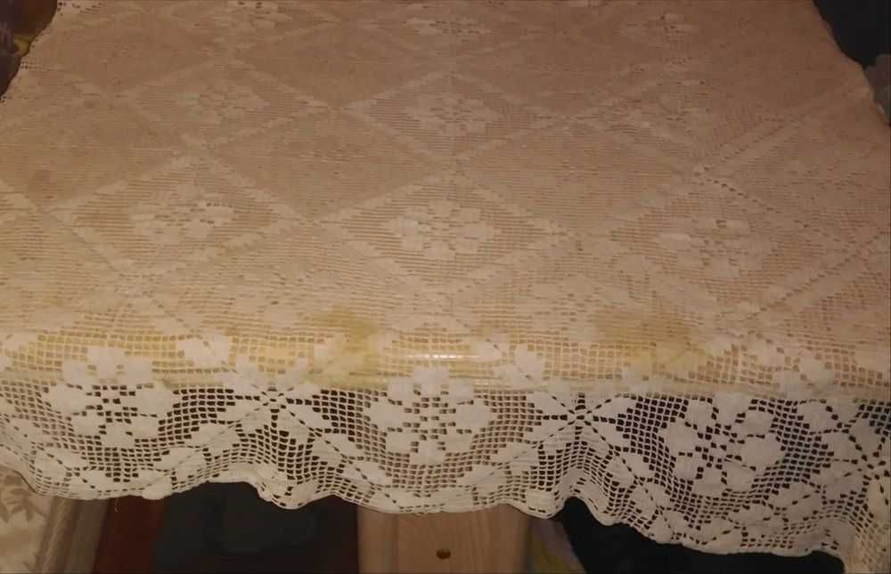 Fata de masa lucrata manual din dantela macrame