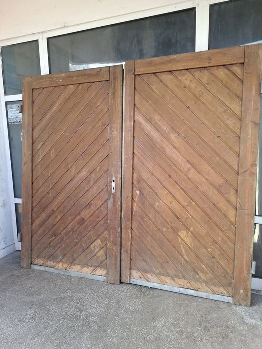 Usa/poartă lemn magazii grajd