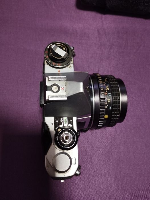Pentax ME plus obiectiv 50mm 1.7 cititi descrierea!