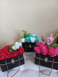 Метални кашпи и чантички  със сапунени цветя
