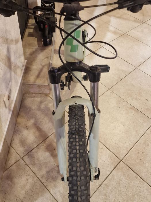 Vând bicicleta cube