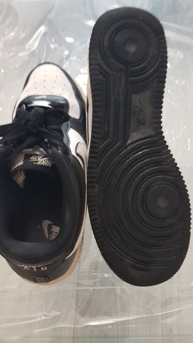 Vand adidasi Nike de barbati nr 40.