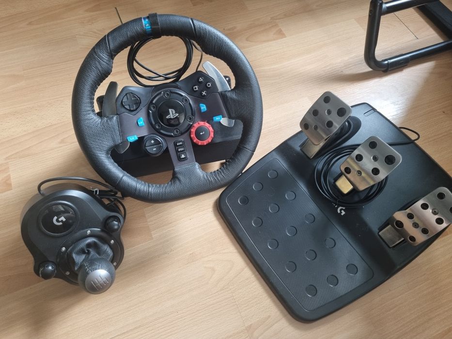 Vând volan logitech driving force G29 + schimbător original