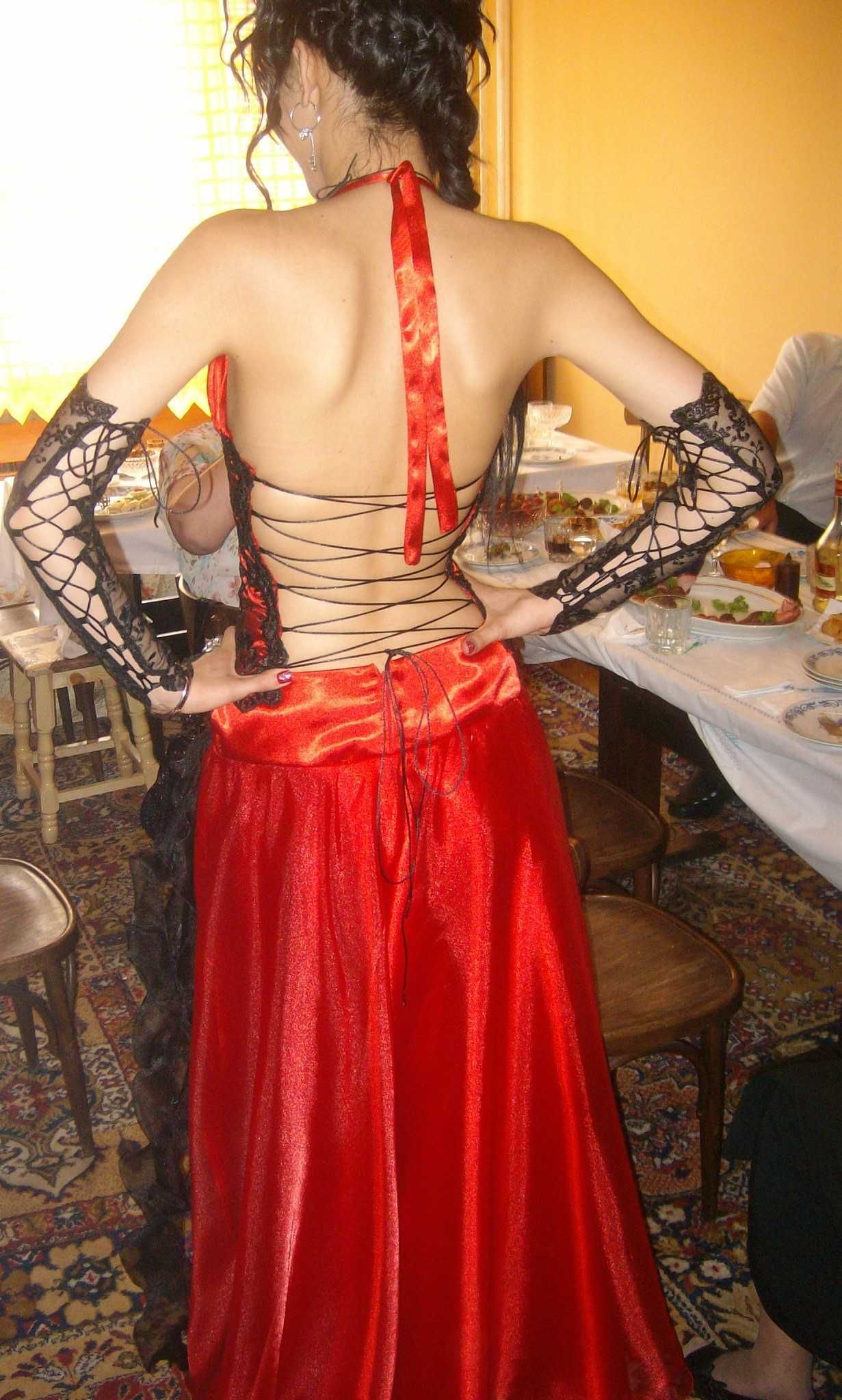 Сатенена бална рокля