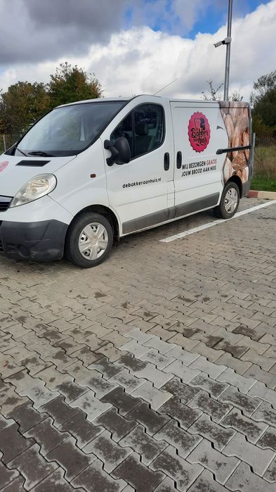 Vand sau schimb opel vivaro