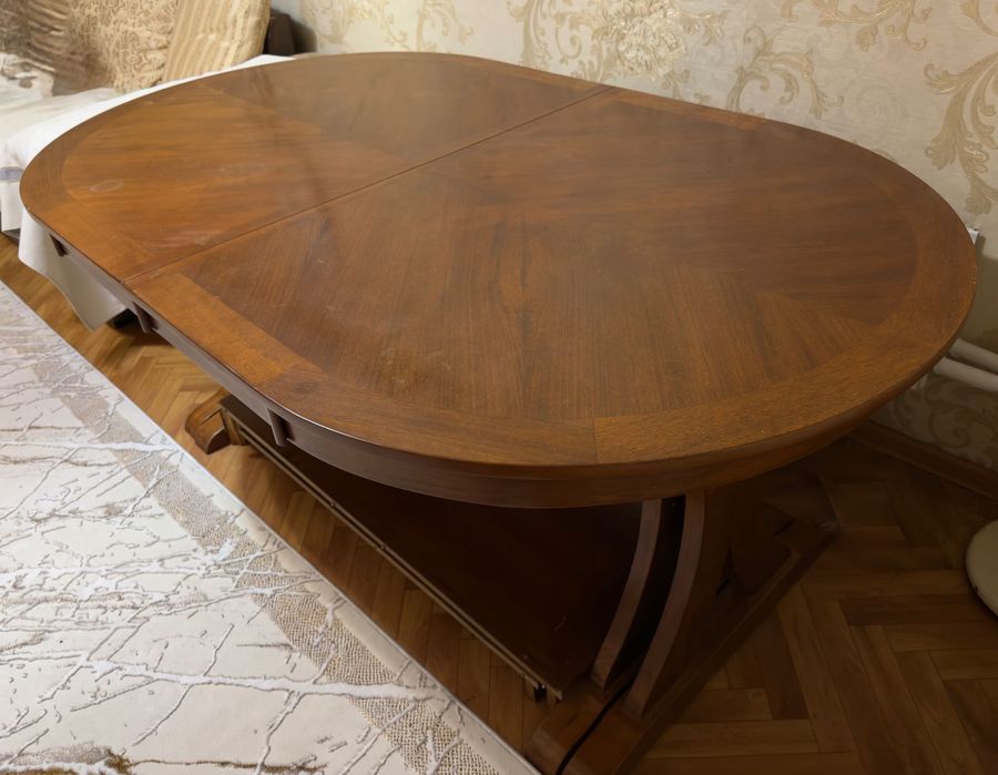 Продаётся стол из массива дуба