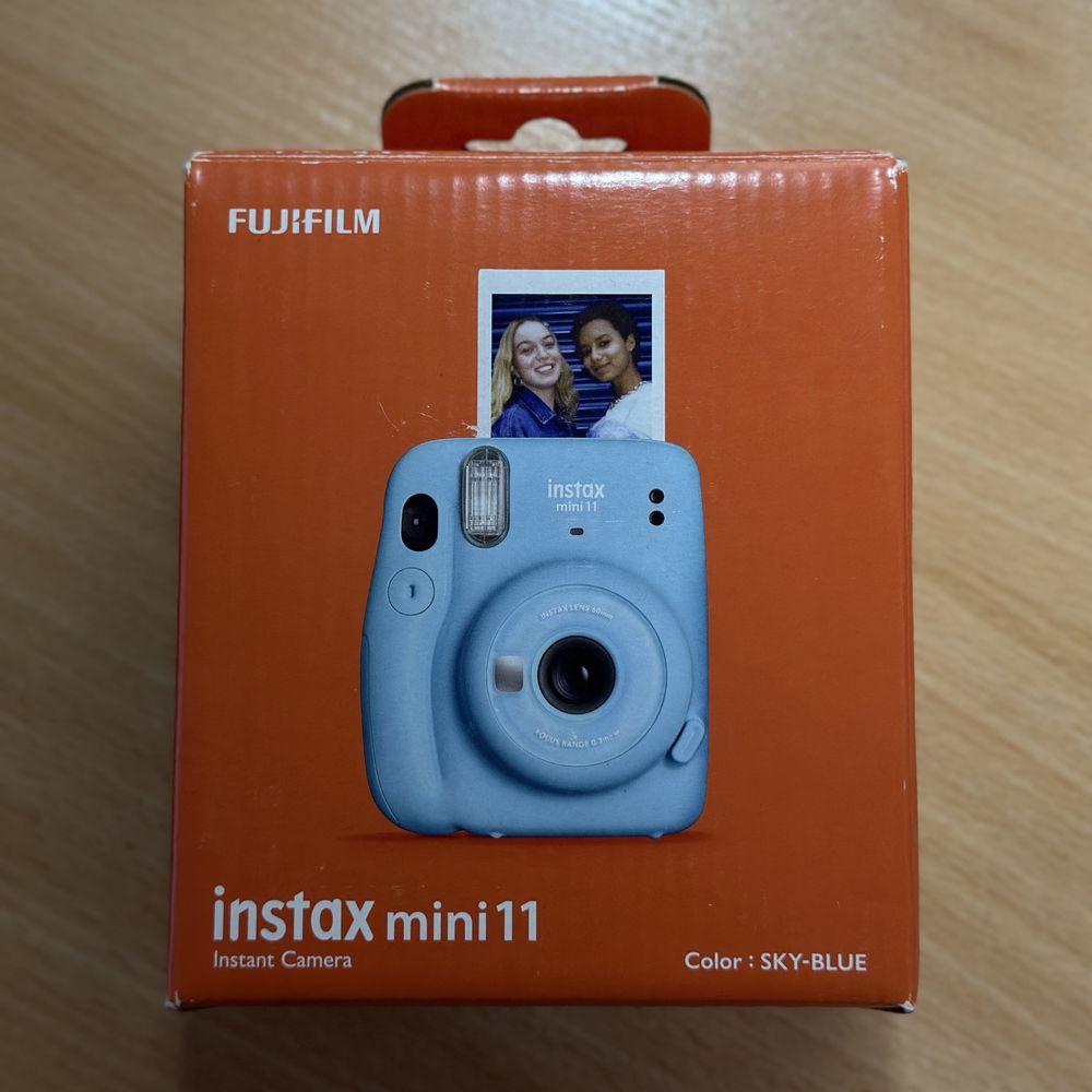 Счастливый Instax Mini 11