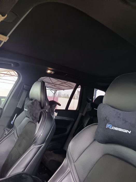 Volvo XC90 plugging hybrid