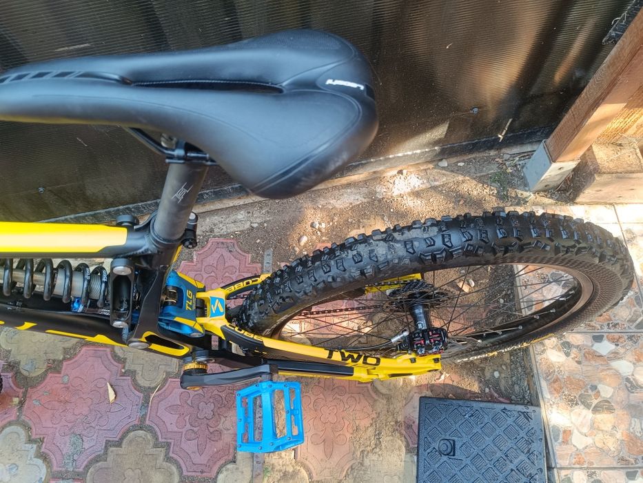 Bicicleta Cube 2  downhill custom cu piese profesional