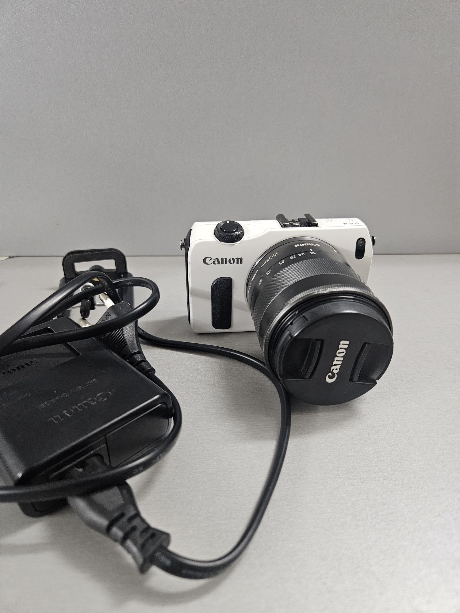 Canon EOS M фотоапарат