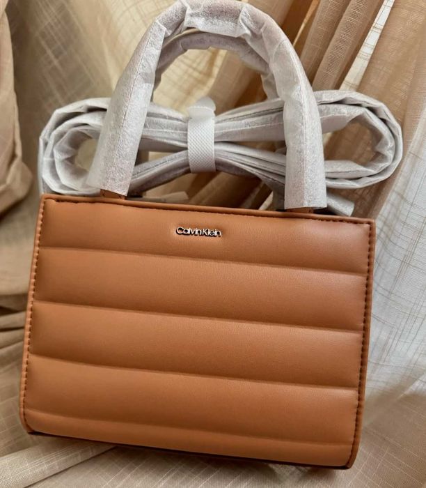 Оригинална чанта Calvin Klein