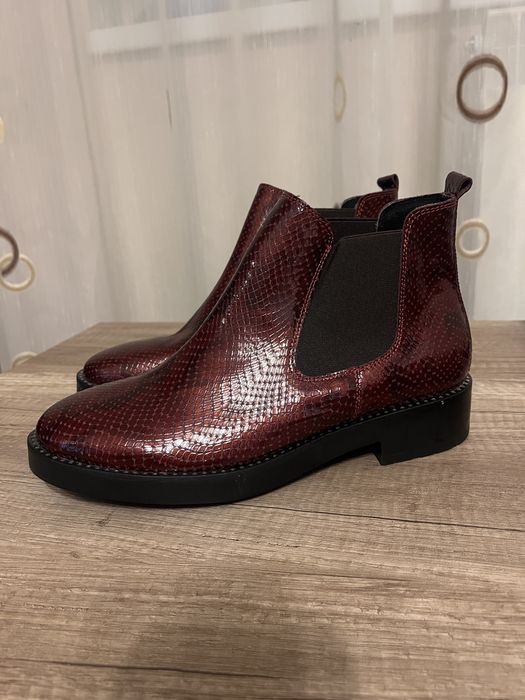 Botine din piele lac