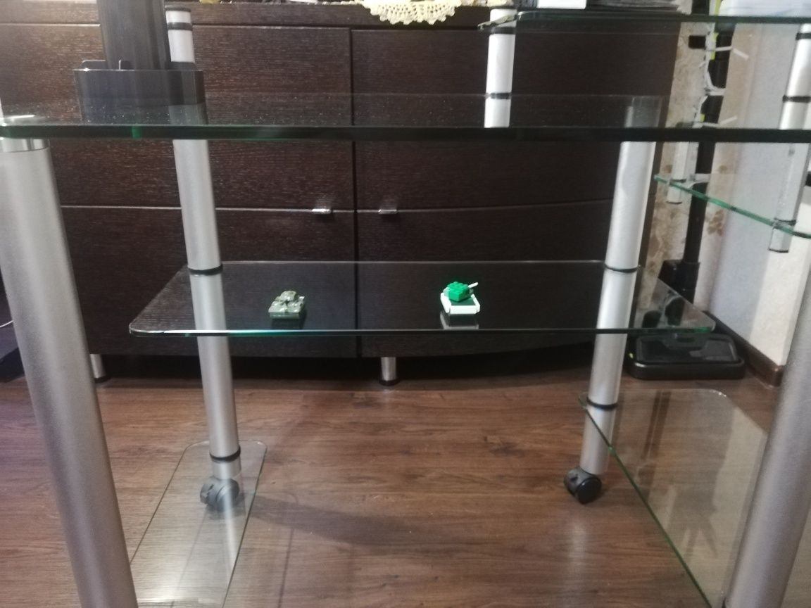 Столик для компьютера стеклянный