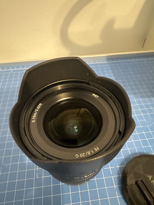 Obiectiv Sony 20 mm 1.8 impecabil