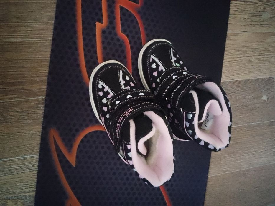 Продается детская обувь зимние сапоги. Состояние отличное.