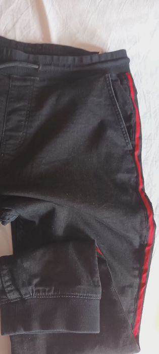 Blugi barbatesti xl negri cu dungi rosii laterale