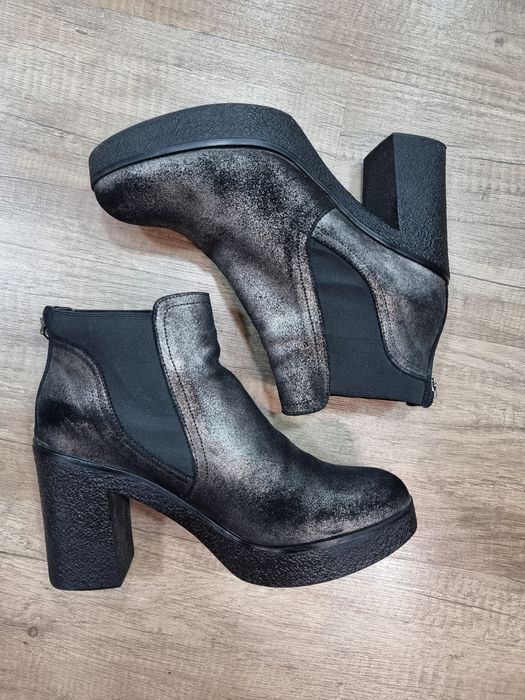 Продам женские сапоги