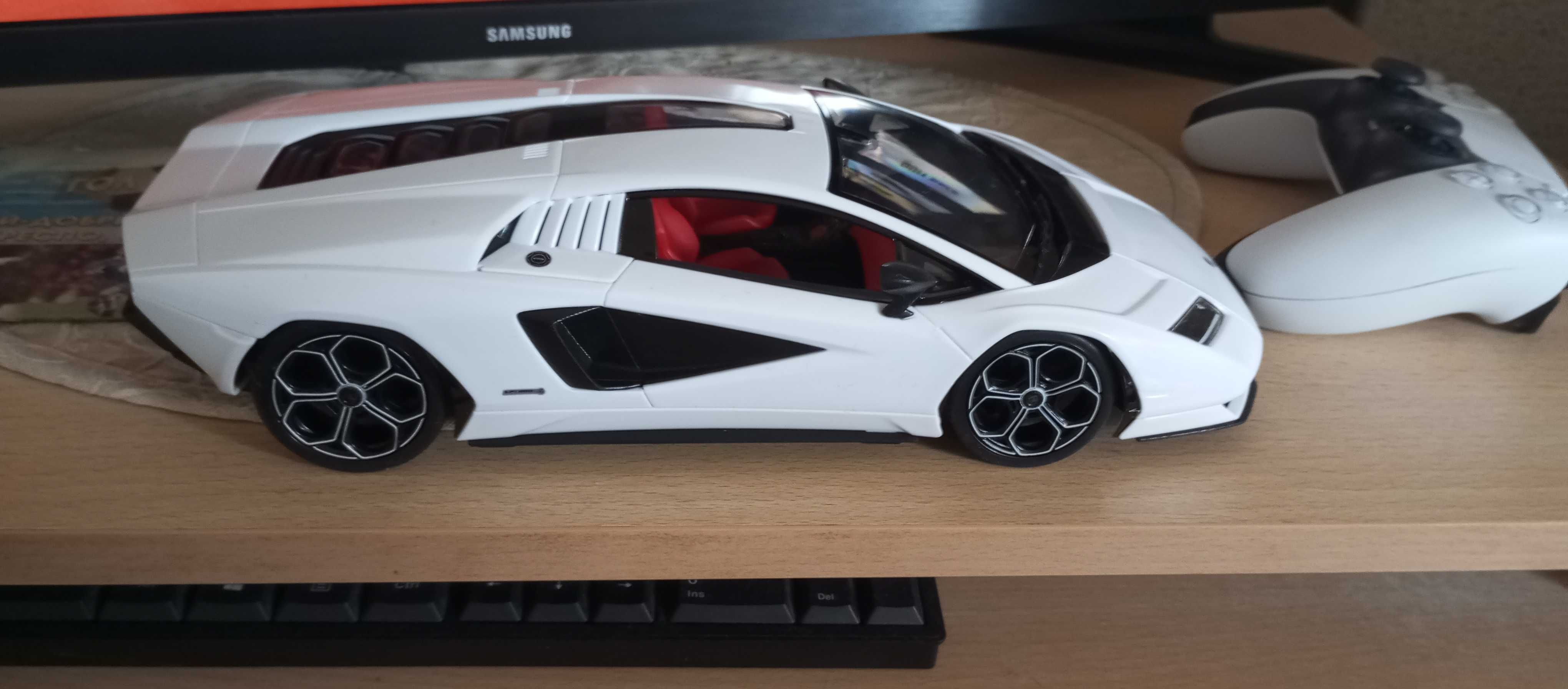 Продавам Lamborghini Countach играчка